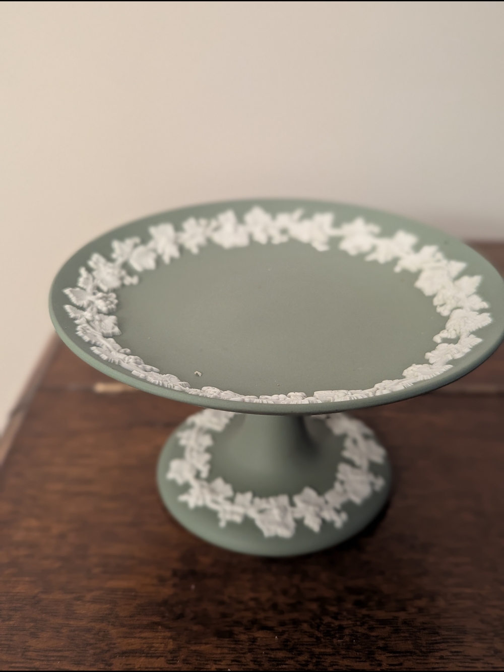 Wedgewood Jasperware Pedestal Compote with White Relief England - Picture 3 of 10